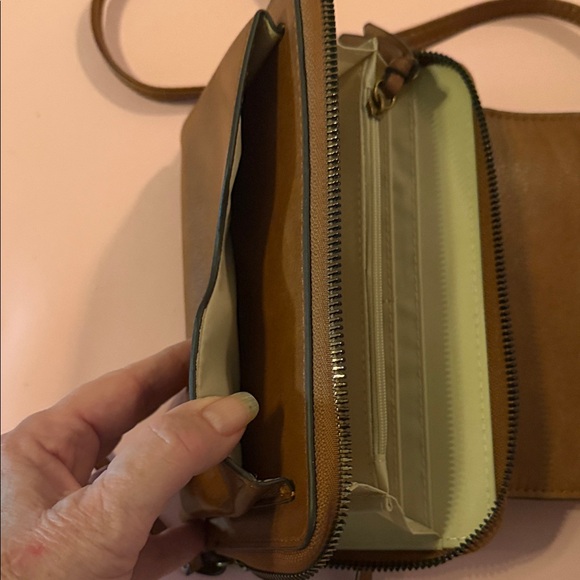 Elegant Brown Leather Shoulder Bag - Picture 4 of 6